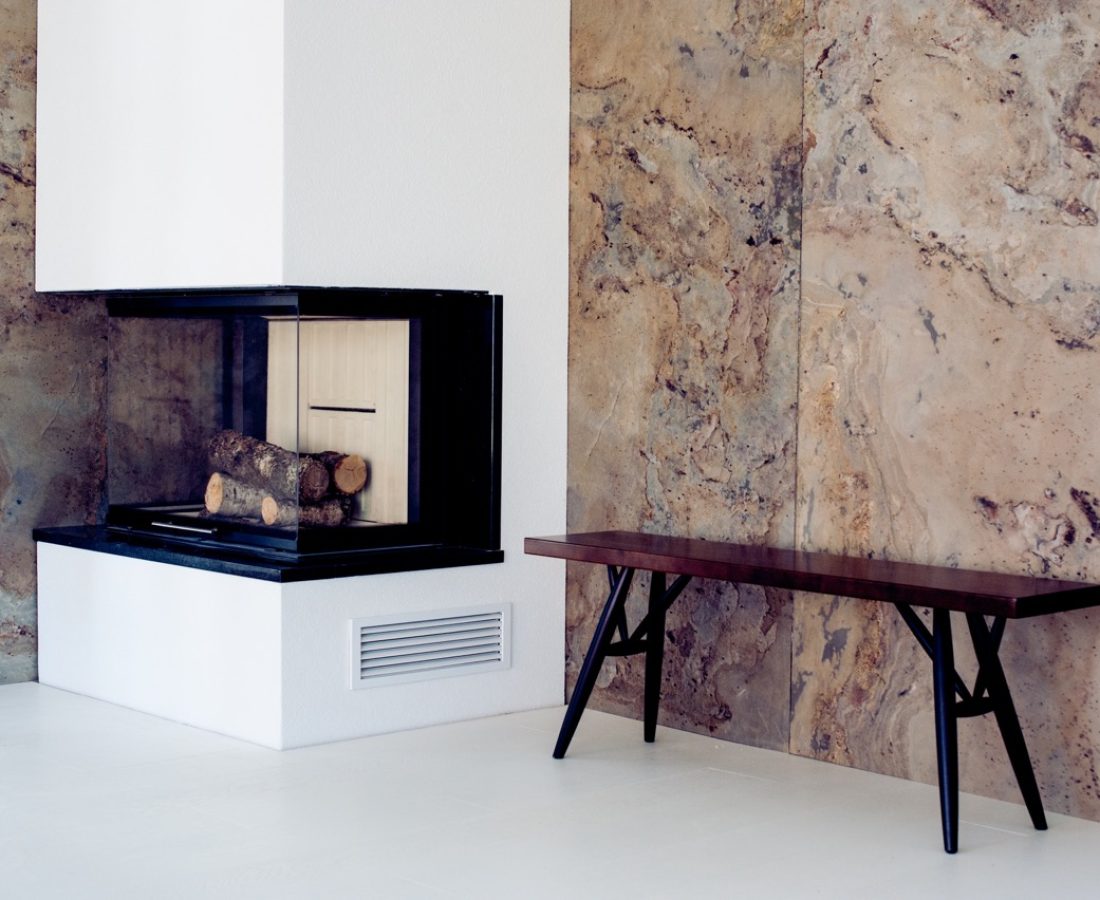 Skinrock wall cover grey gray brown fireplace and wooden bench Groß